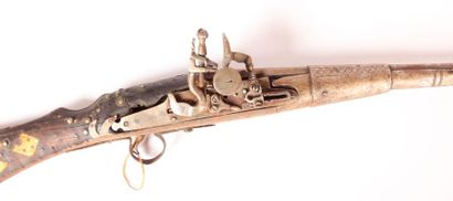 Moukala, canon octogonal puis rond de 105...