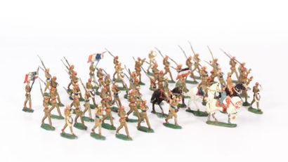 Lot de cinquante deux soldats de plomb dont...