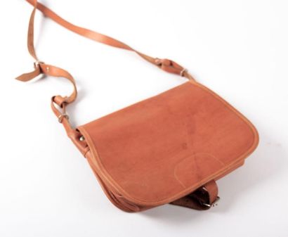 Carnier en cuir fauve fabrication Suédoise

(trace...