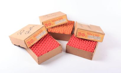 Trois boites de 100 (environ) douilles plastiques...