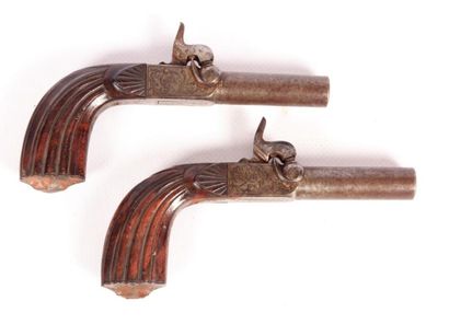 Paire de pistolets à coffre - canon damassé...