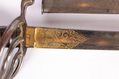 Sabre d'officier de cavalerie, garde acier...