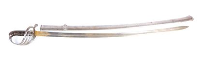 Sabre d'officier de cavalerie, garde acier...