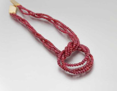 Collier à trois rangs en chute de perles...