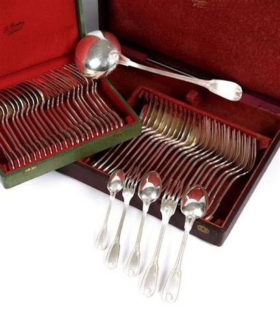 Ménagère en métal argenté le manche à décor...
