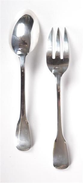 Couvert de service en argent à décor uniplat.
Poids...