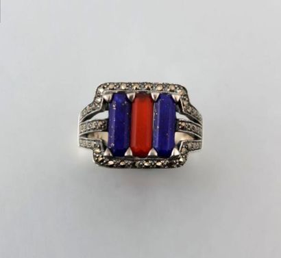 Bague chevalière en argent ornée de
trois...