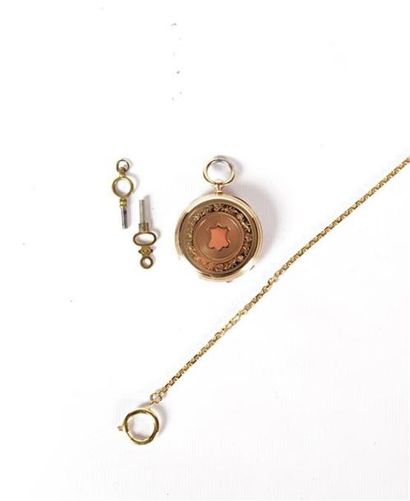 Montre de gousset en or, le boitier de forme...