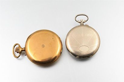 Deux montres de gousset, l'une en métal doré...