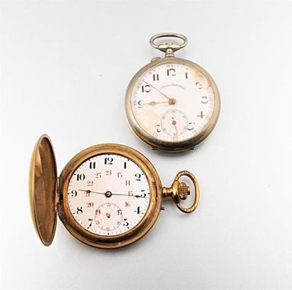 Deux montres de gousset, l'une en métal doré...