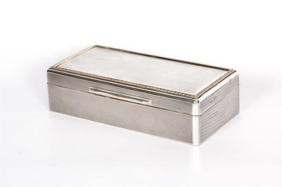 Boite en argent de forme rectangulaire à...