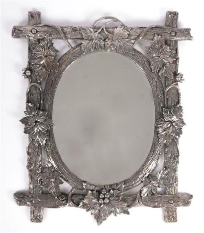 Miroir en métal argenté à vue ovale, la glace...
