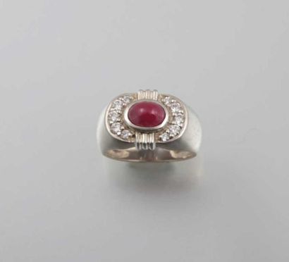 Bague en argent sertie en con centre d'un...
