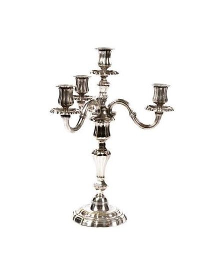 Candélabre en bronze argenté à quatre lumières...