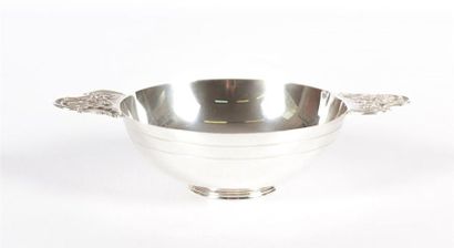Coupe de forme ronde à anses en argent posant...