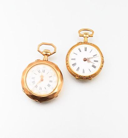 Deux montres de col en or jaune 750 millièmes...
