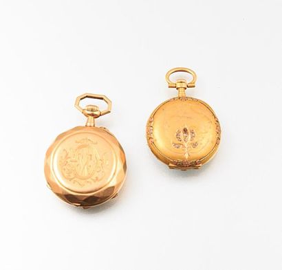 Deux montres de col en or jaune 750 millièmes...