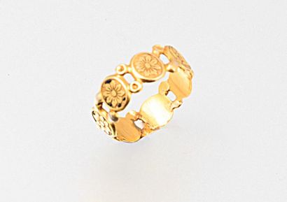 Bague en or jaune 750 millièmes, ornée de...