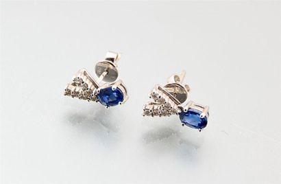 Paire de boucles d'oreilles en or blanc en...