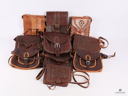 Lot de dix sacs à main en cuir de différents...