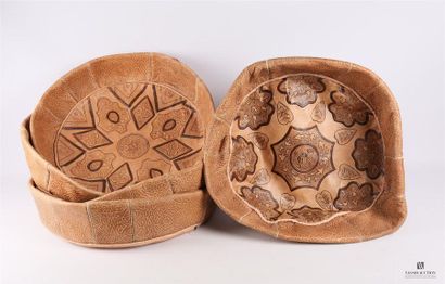 Lot de cinq housses de pouf en cuir de forme...