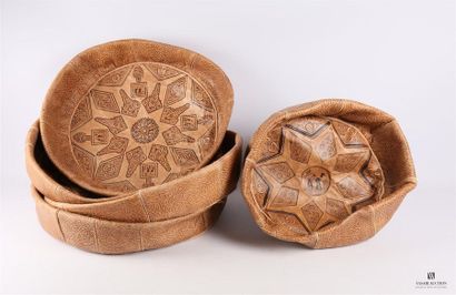 Lot de cinq housses de pouf en cuir de forme...