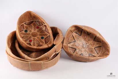 Lot de cinq housses de pouf en cuir de forme...