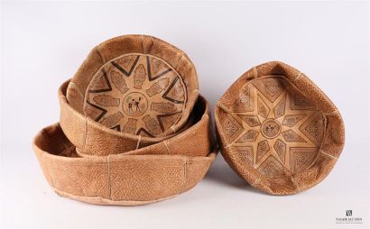 Lot de cinq housses de pouf en cuir de forme...