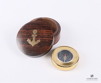 Boussole marine de forme ronde dans une boite...