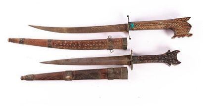 Couteau de ceinture, poignée à motif canin...