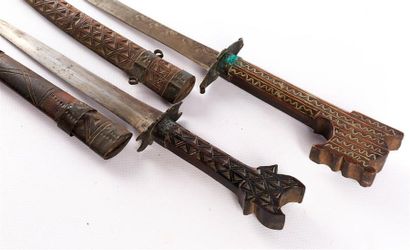 Couteau de ceinture, poignée à motif canin...
