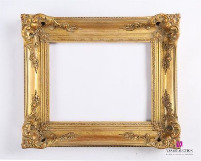 Cadre en bois et stuc mouluré, sculpté et...