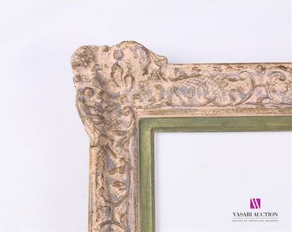 Cadre en bois et stuc mouluré, sculpté et...