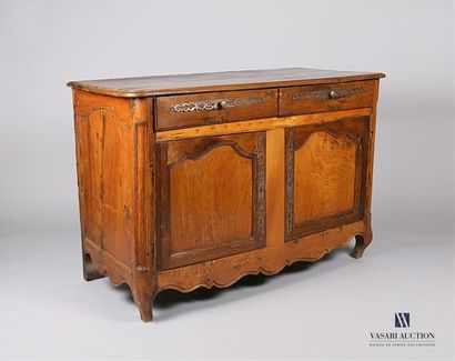 Buffet bas en bois naturel ouvrant par deux...