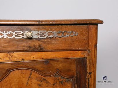 Buffet bas en bois naturel ouvrant par deux...