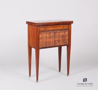 Table à couture ou à encas en acajou et bois...