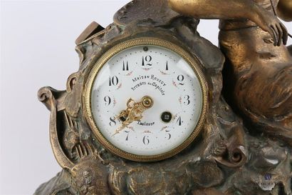 Garniture de cheminée en régule doré, le...