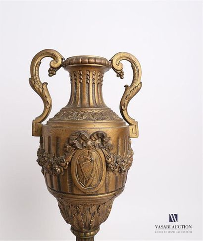 Garniture de cheminée en régule doré, le...