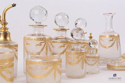 SAINT-LOUIS
Nécessaire de toilette en cristal...