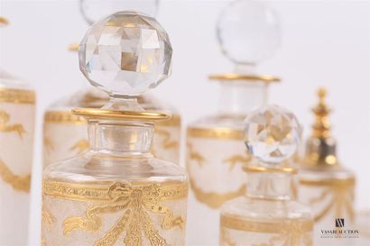 SAINT-LOUIS
Nécessaire de toilette en cristal...