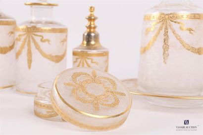 SAINT-LOUIS
Nécessaire de toilette en cristal...
