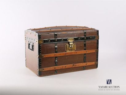 Malle de maitrise ou de poupée en toile marouflée...