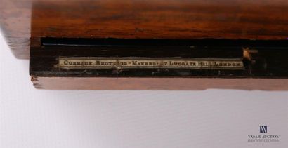 Coffret de forme rectangulaire en bois de...