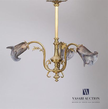 Lustre en bronze doré, le fût orné de fines...