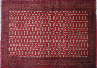 TOURKAMAN
Tapis en laine à décor de motifs...