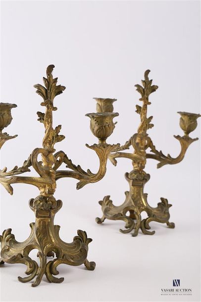 Paire de bouts de table en bronze à deux...