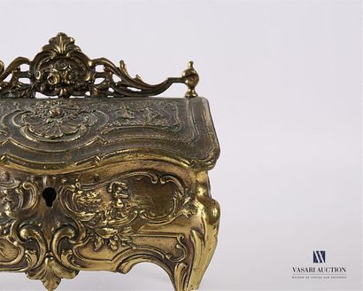 Boite à bijoux en bronze simulant un commode...