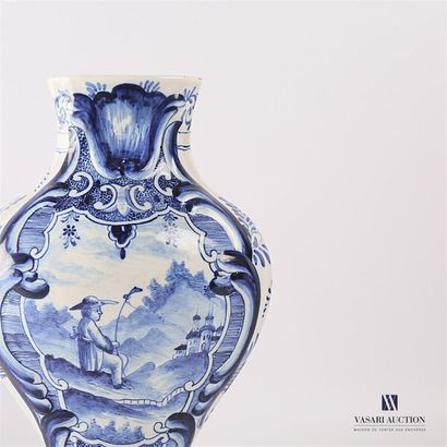 DELFT
Vase en faïence de forme balustre à...