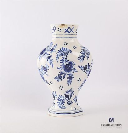 DELFT
Vase en faïence de forme balustre à...