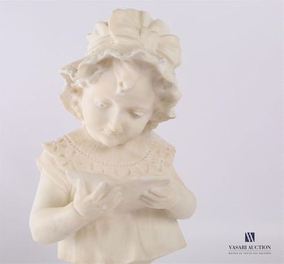 Sculpture en albâtre figurant une jeune fille...